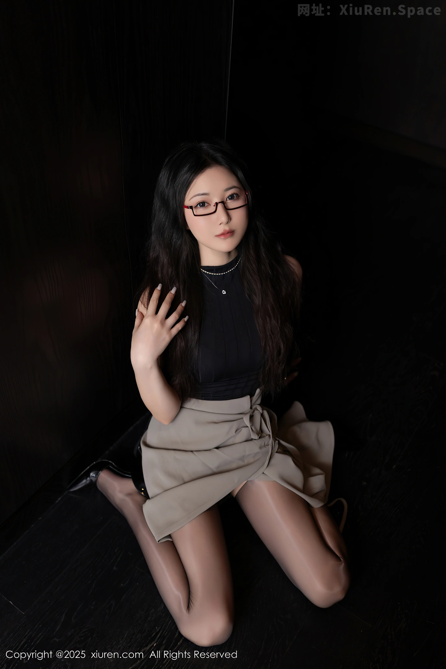 图片[6]-[XiuRen秀人网] VOL.10231 模特鱼子酱Fish私房性感紫色内衣配黑丝吊袜秀完美身材诱惑写真80P-秀人网官方网站